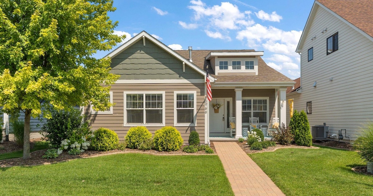 Walk-to-the-Water Living in Marina Shores