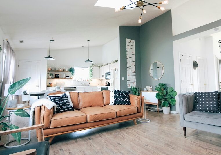 7-staging-tips-1 home staging tips on display in a modern living room