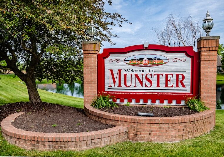 Municipal sign that reads Welcome to Munster (Indiana)